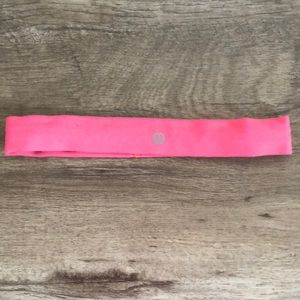 Lulu Lemon hot pink head band (good as new)
